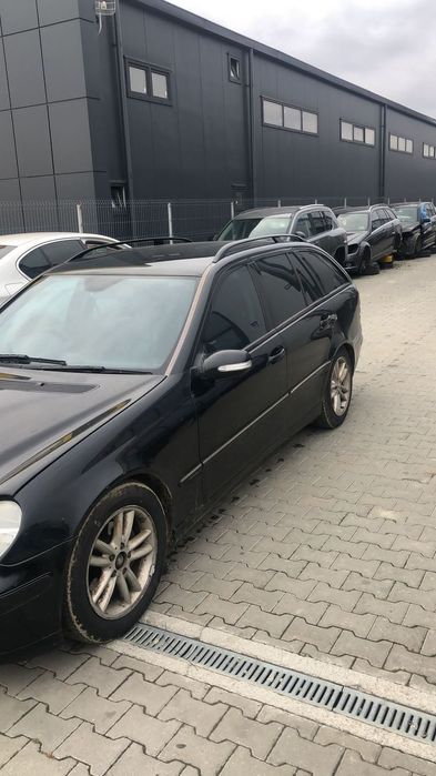 Dezmembram Mercedes-Benz C Class 2.2 CDI an fabr. 2003