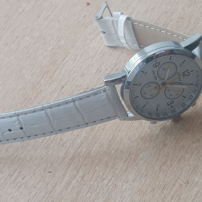 Yengi soat holati yangi.