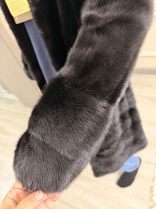 Продам шубу норковую новая