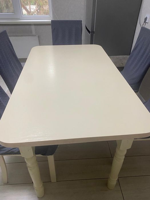 Продам стол со стульями срочно