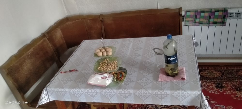 Стол в гостиную, стол в кухню, письменный стол
