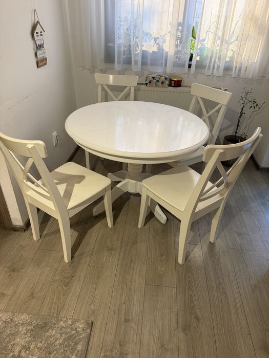 Masa extensibila si scaune