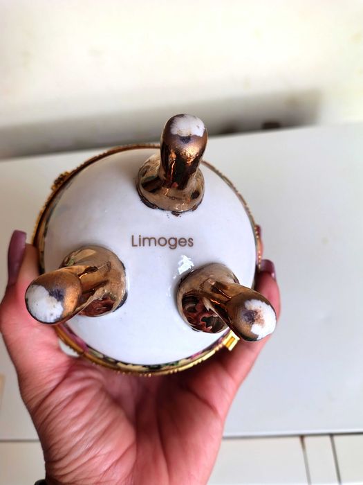 Красиво Порцеланово Яйце-Кутия за Бижута-Лимож