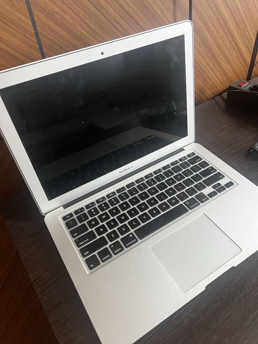 Продам Macbook Air 13
