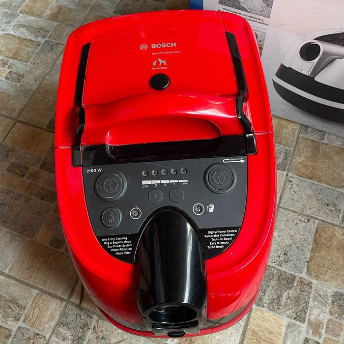 Aspirator cu spalare Bosch BWD421PET, 2100 W, filtru Hepa, perie turbo, perie saltea, reglare electronica a puterii, Rosu