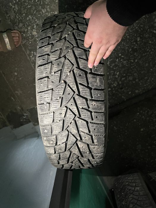 Зимние шины 215/60/17  комплект