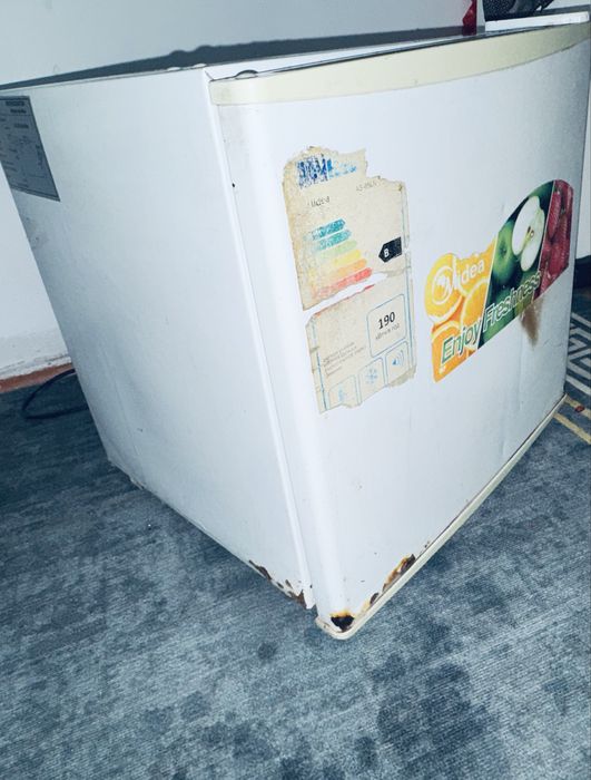 Продам холодильник Midea c морозильником