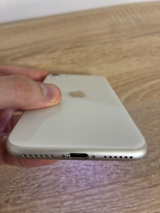 iPhone SE 3 2022 64 GB White – stare bună