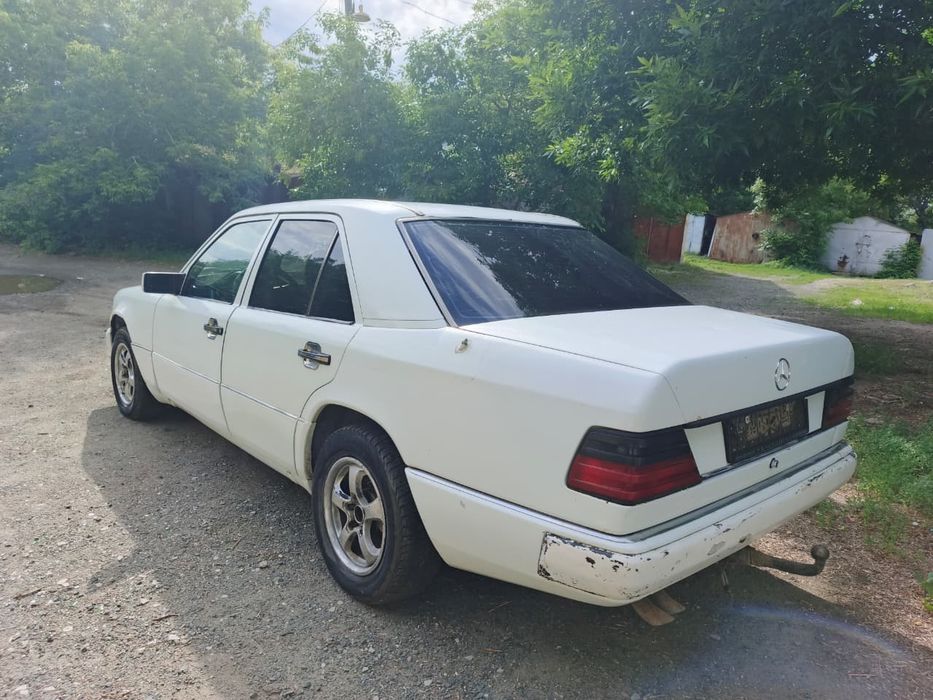 Mercedes-Benz w124