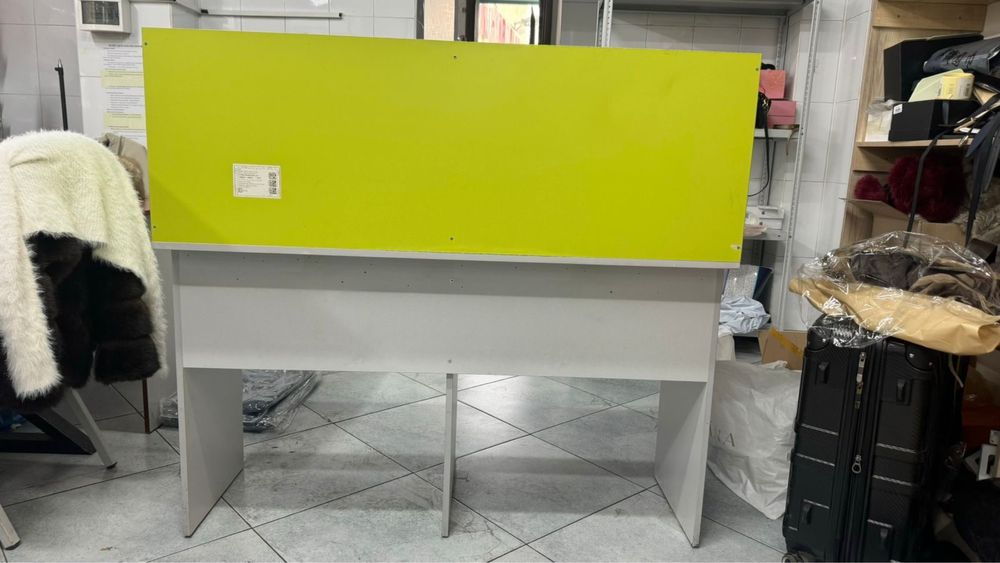 Стол на продажник