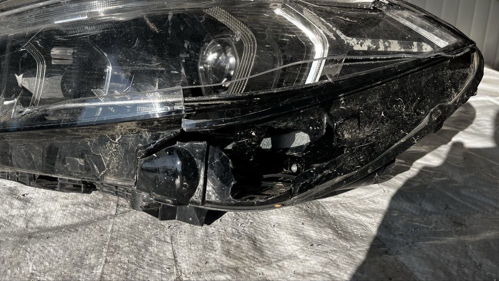 2 броя десен и 2 броя ляв фар BMW 1 F40 2020-