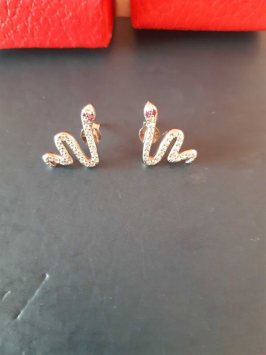 Обеци, сребърни дамски чисто нови в кутийка