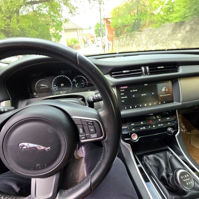 Jaguar XF  Euro  6  bord  digital 2017