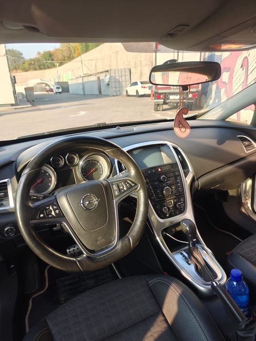 Продам Opel Astra 2013