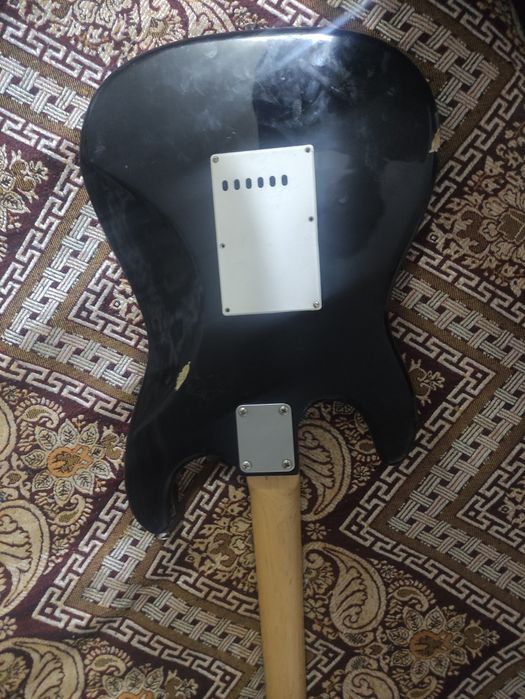 Чёрный стратокастер hsh