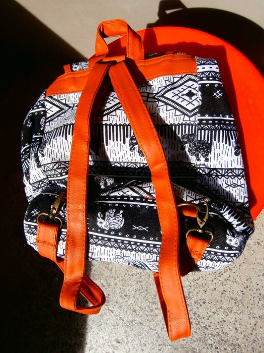 Стилна дамска чантичка/ раница със слончета