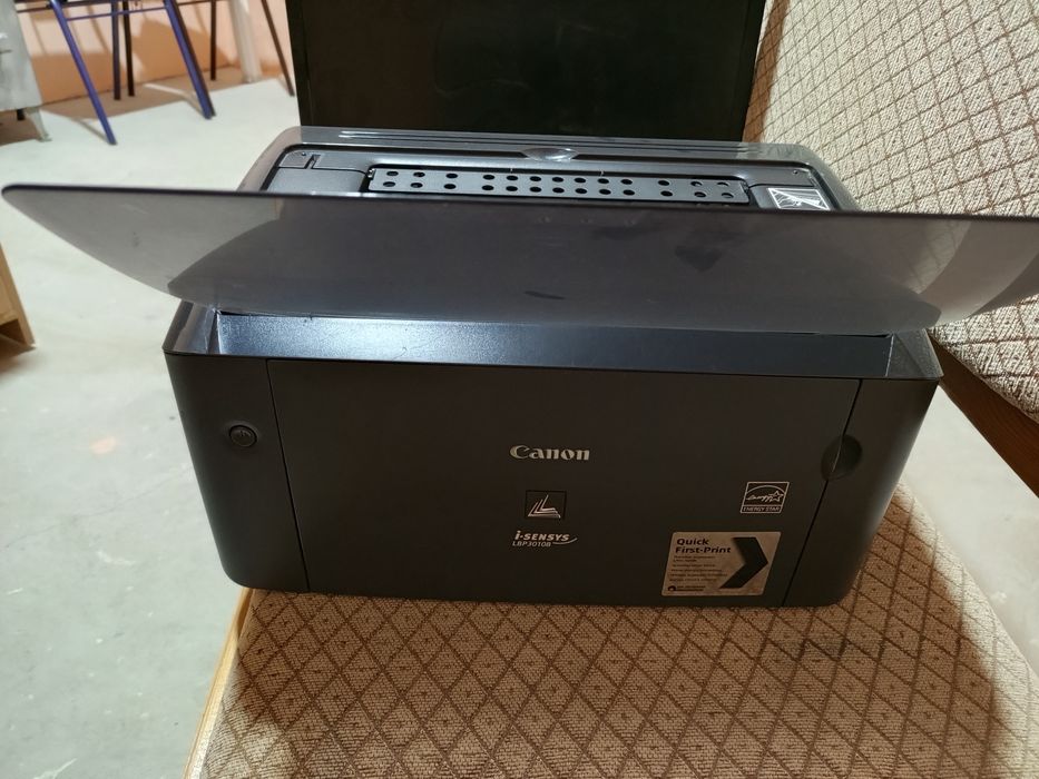 Продаётся компьютеры,принтер,проектор и экран !