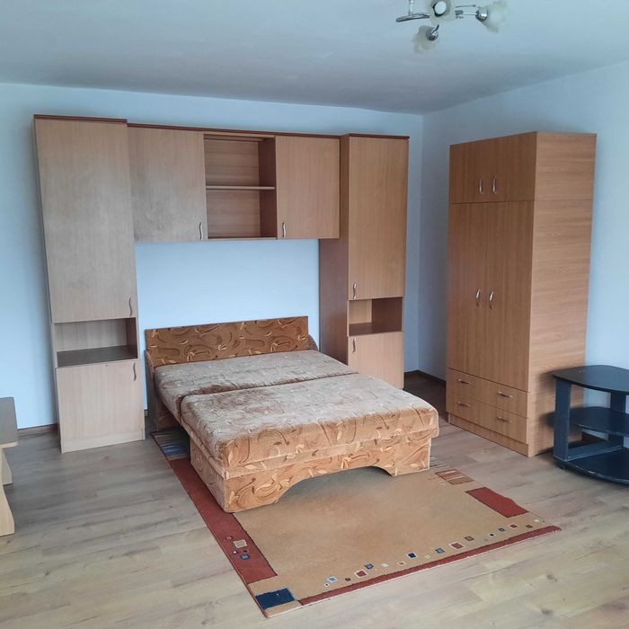 Proprietar inchiriez garsoniera spatioasa zona Arena Mall