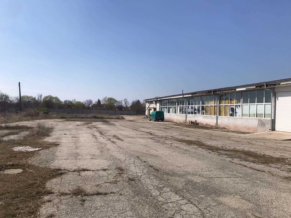 Индустриална база до АМ Тракия – халета 1000 м² + двор 7300 м² – ТИР достъп