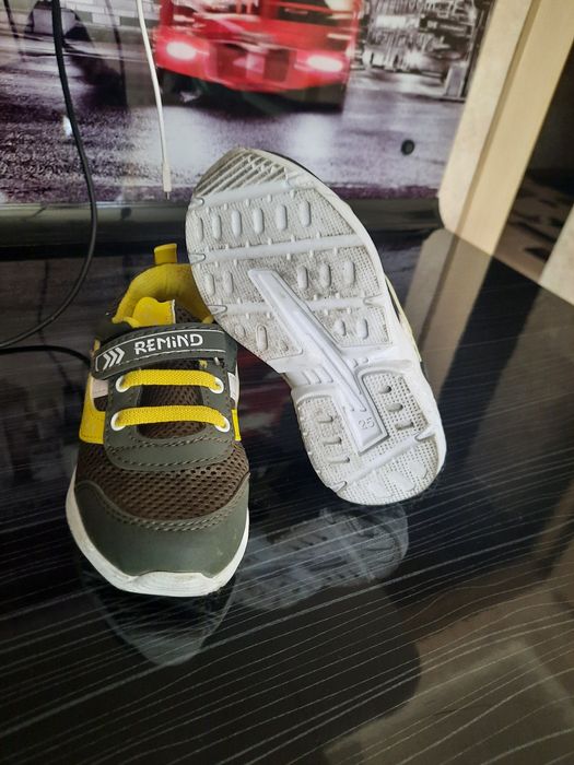 Кроссовки, размер 25