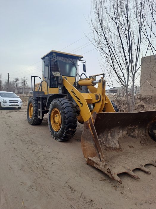 Погурузчик 1.8 ку сотилади