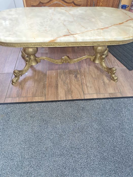 Masuta din bronz cu blat de onix