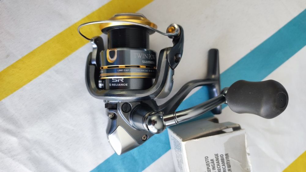 Vând mulineta Shimano Twin power 2500 FC