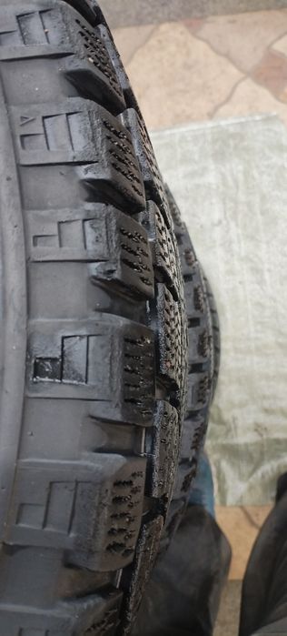 Продам Резину MAXXIS