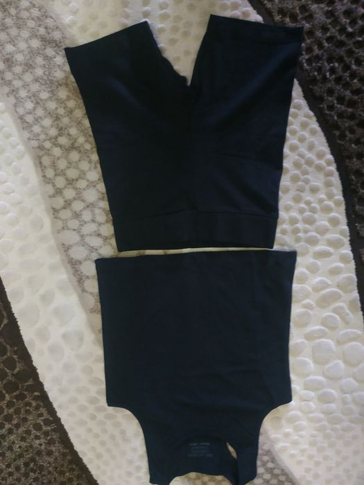 Продам комплект шортики с футболкой для гимнастики.