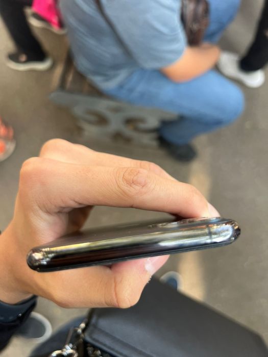Продам iPhone 11 pro max
