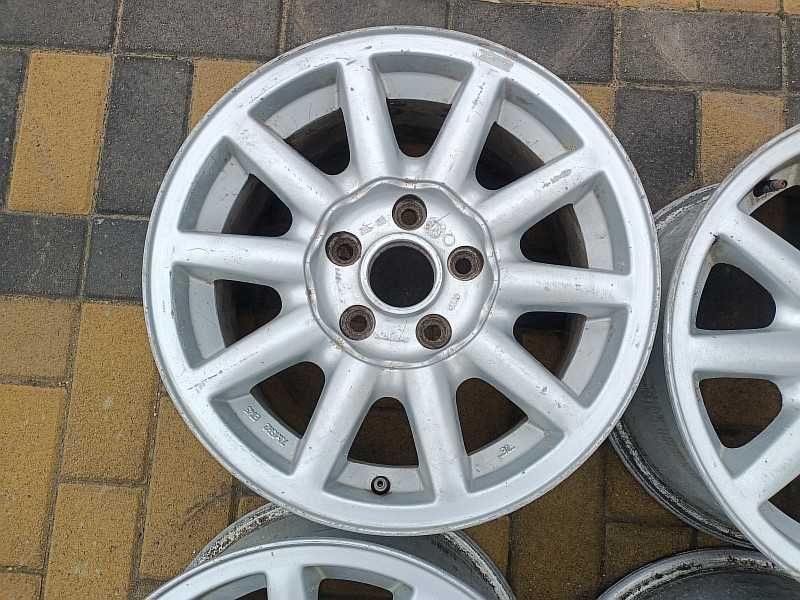 Продам оригинальные легкосплавные диски на Audi