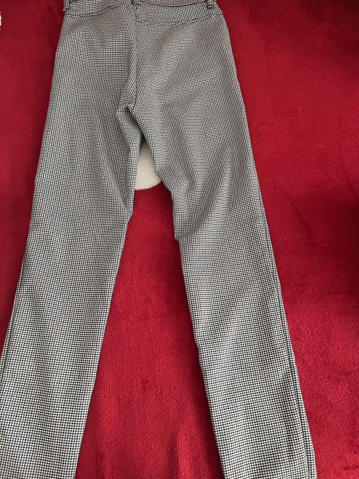Pantaloni din Zara