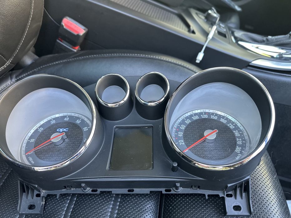 Opel Insignia OPC 2.8T Табло