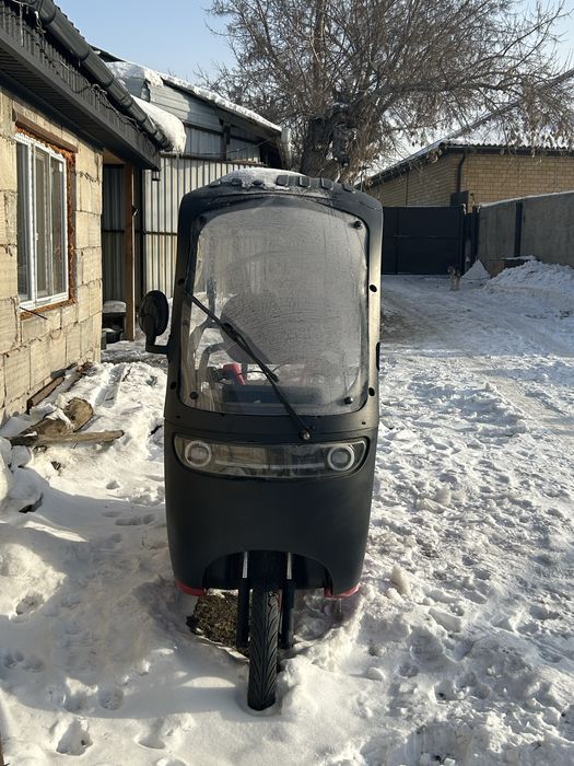 Электрический трицикл / мини-электромобиль