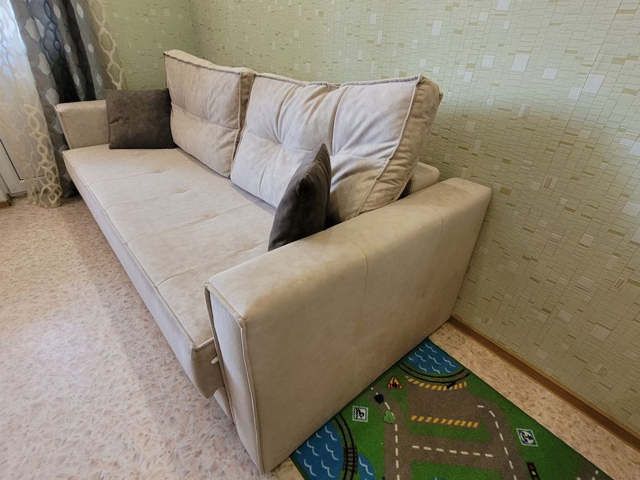 Продам диван раскладывающийся.