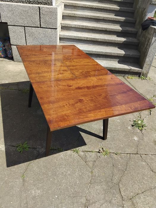 Маса разтегателна