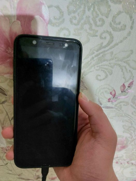 Самсунг J8 32гб