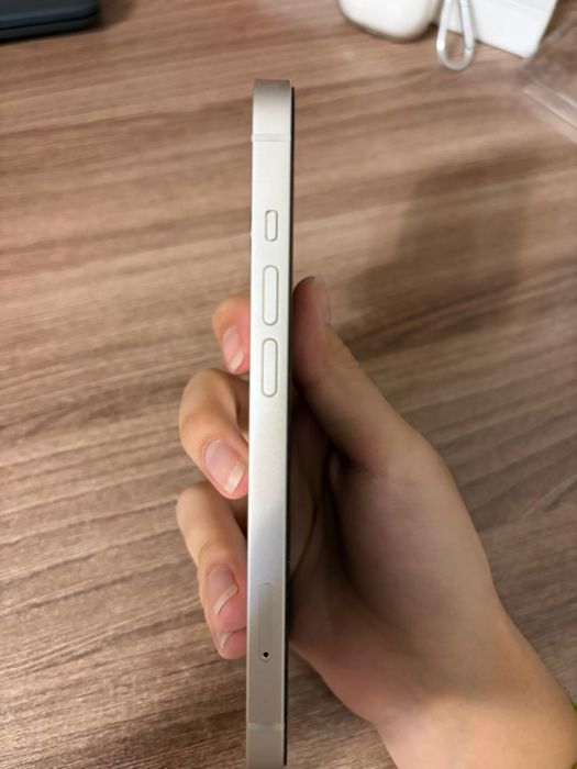 iPhone 13 + AirPods 4