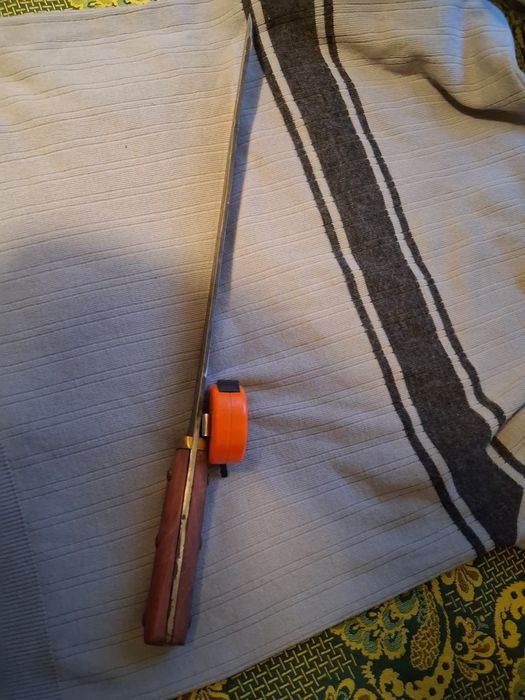 Продавам наж голям