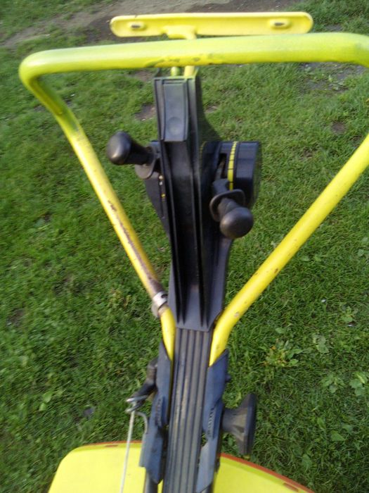 Mașină de tuns iarba cu tractiune Wolf Garden motor kawasaki