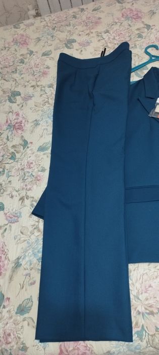 Продам женски костюм с брюками
