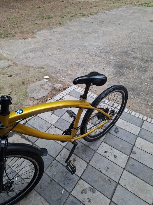 Velosiped BMW  rangi sariq