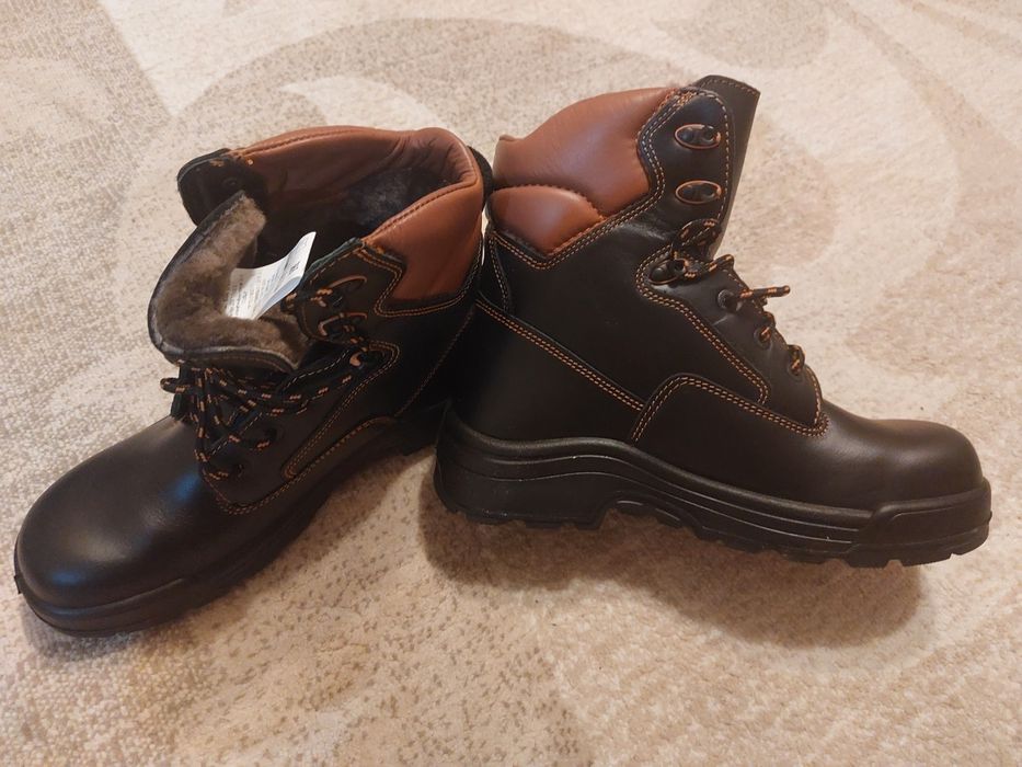 Продам зимние ботинки