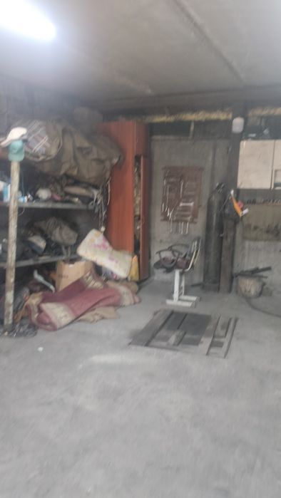 Продам гараж на девятке