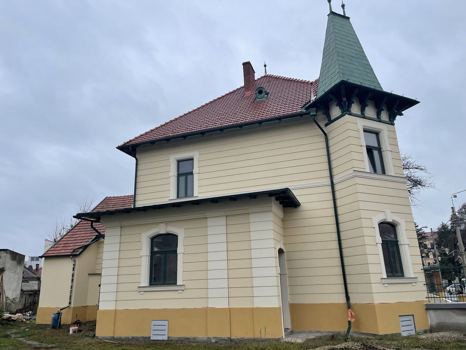 Închiriez imobil 6 camere
