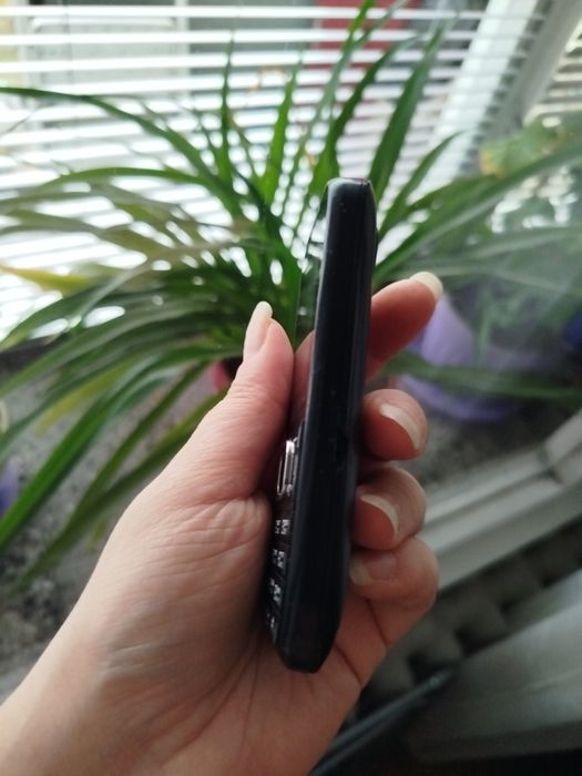 Телефон за части Max com