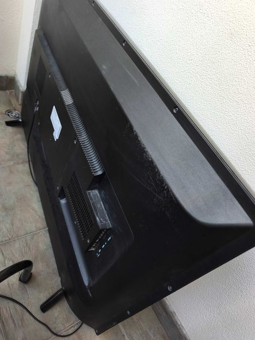 Счупен екран на смарт телевизора Grundig