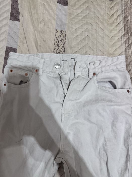 Бели дънки с дълъг крачол