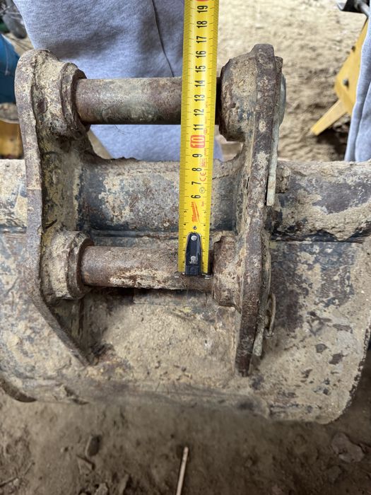 Cupa miniexcavator 2-4 t