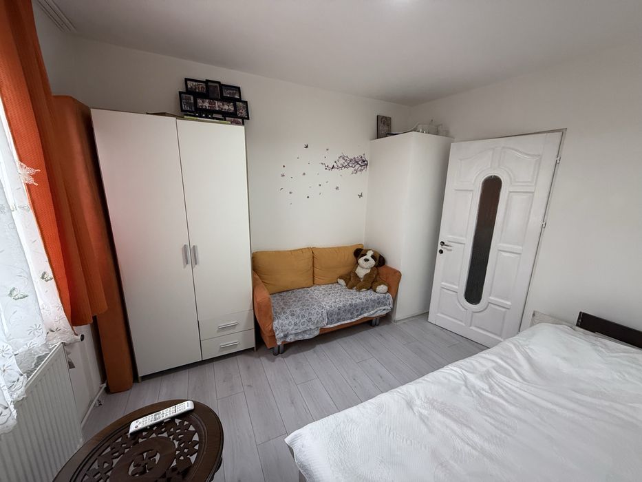 Apartament cu doua camere decomandat ,zona Nufarul